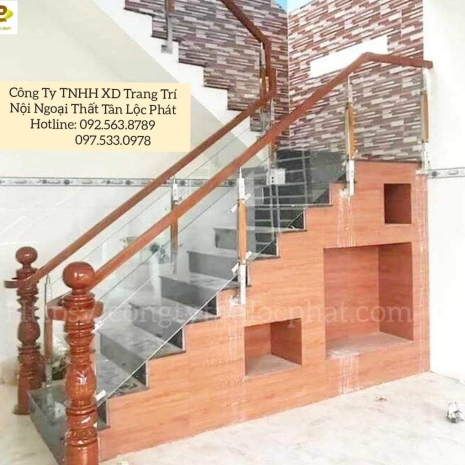 Cầu Thang Gỗ Kính Cường Lực Trụ Tròn