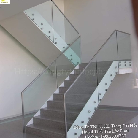 Cầu Thang Sắt Kính Cường Lực