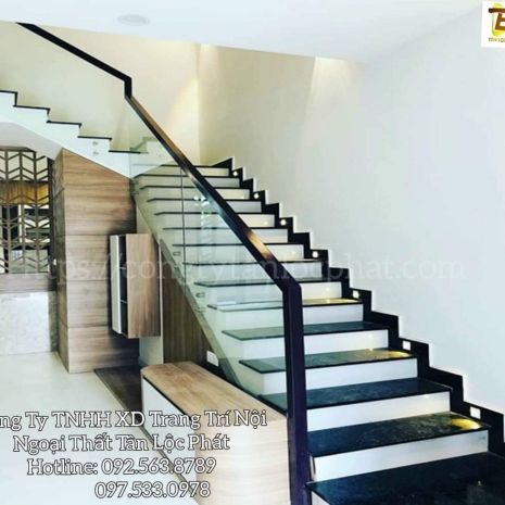 Cầu Thang Gỗ Kính Cường Lực Tay Vuông 1